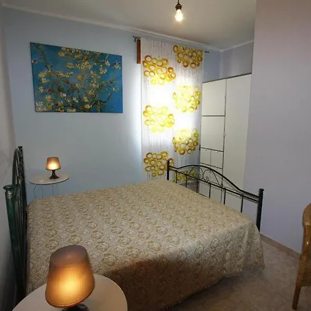 App. Daniele Trilo a 100m dal mare Casa vacanze *